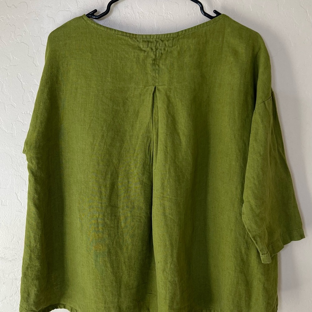 notPERFECTLINEN LEAF cropped front linen top - Picture 2 of 7